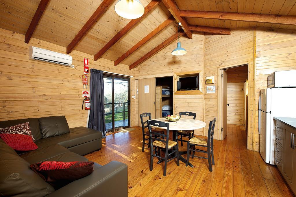 Lakes And Craters Holiday Park キャンパーダウン 部屋 写真
