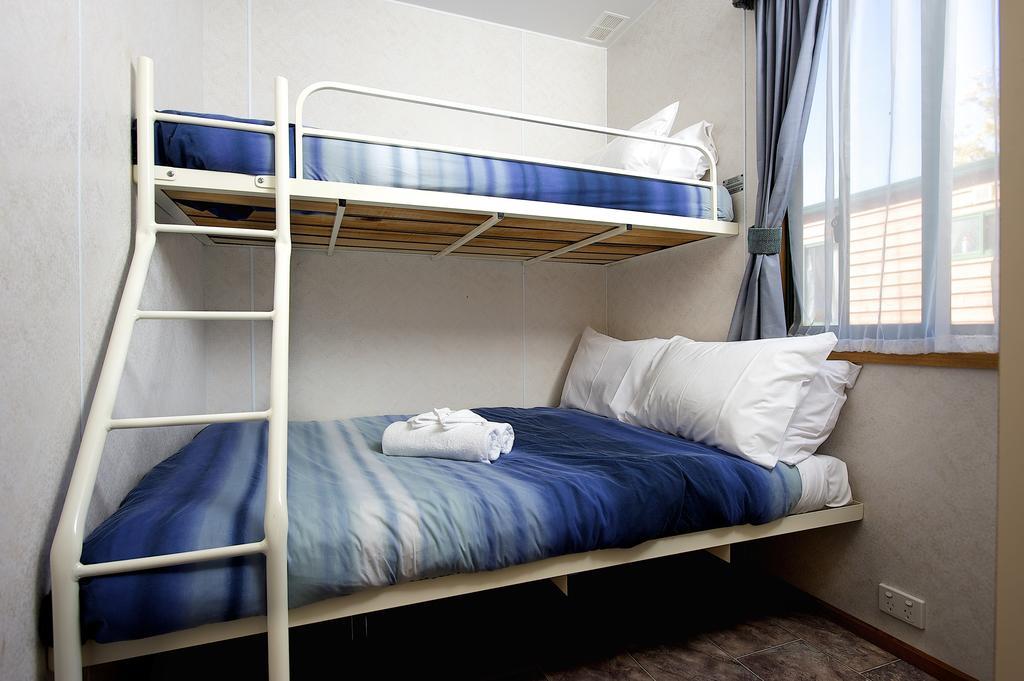 Lakes And Craters Holiday Park キャンパーダウン 部屋 写真